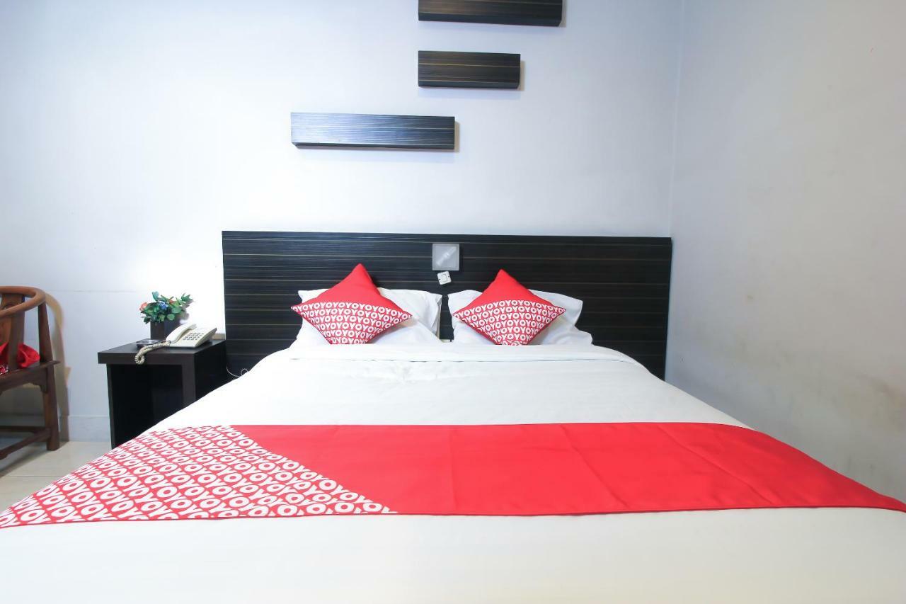 Oyo 717 Hotel Dharma Utama Syariah Pekanbaru Exterior photo